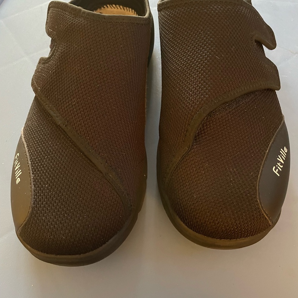 FitVille Men’s casual slip on Velcro closure 15-Extra Wide